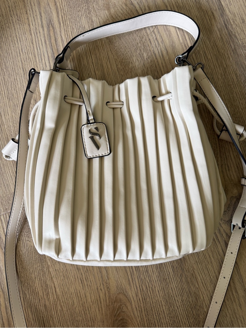 Vera Wang Cream Pleated Bucket Shoulder Bag